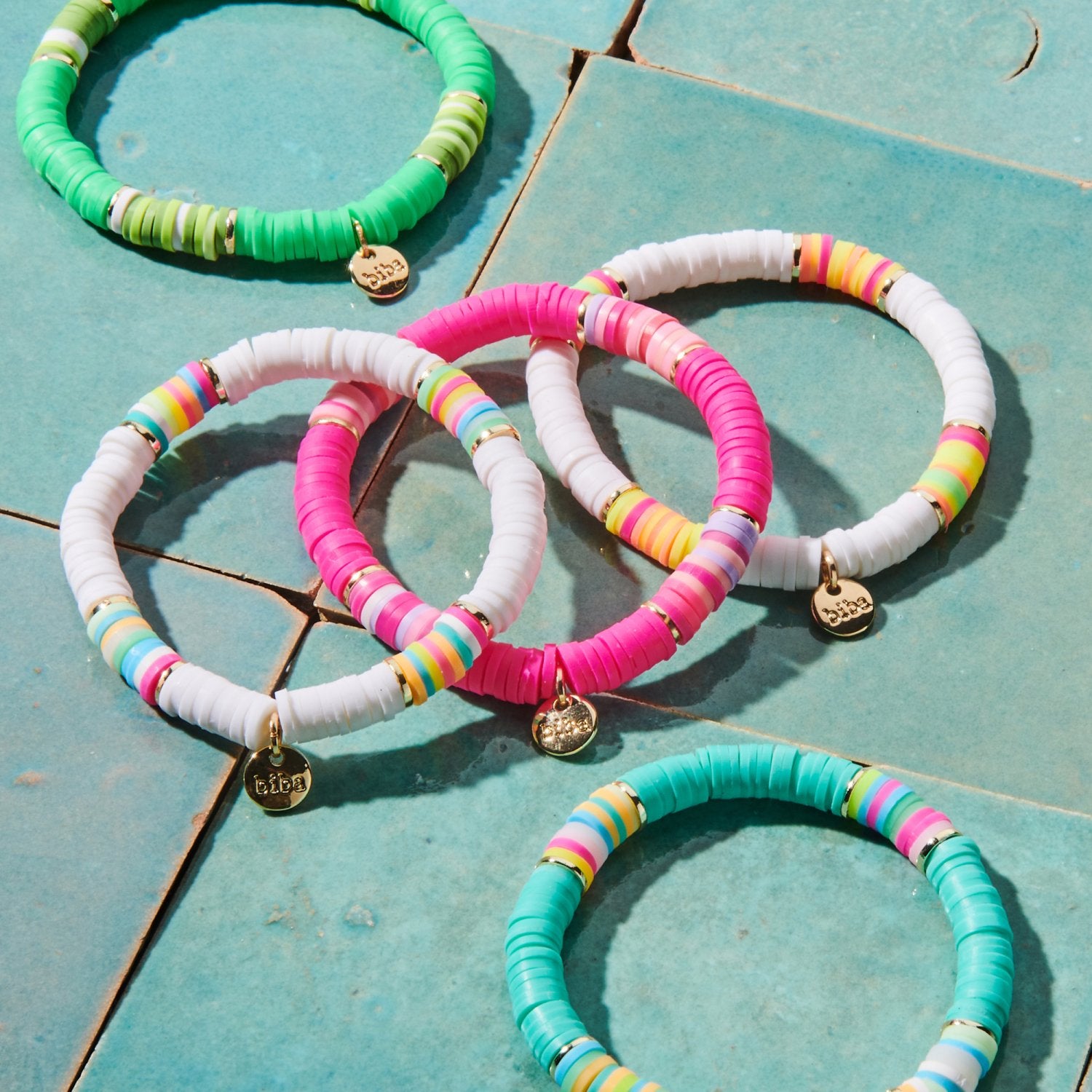 Bunte Kinderarmbänder